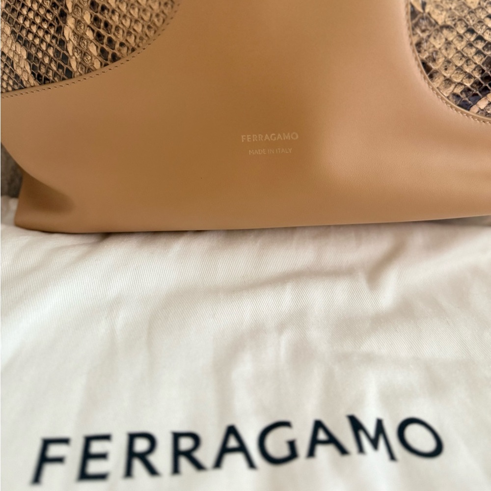 $3000 Salvatore Ferragamo Hobo Bag With Cut-Out Detailing, Light Caramel - Picture 17 of 17